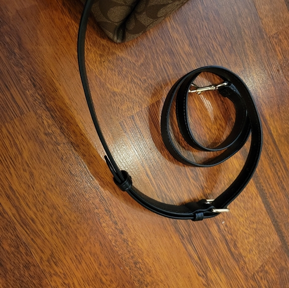 SOLD! Coach Purse! Signature Lillie Carryall in Signature Canvas - Picture 9 of 9